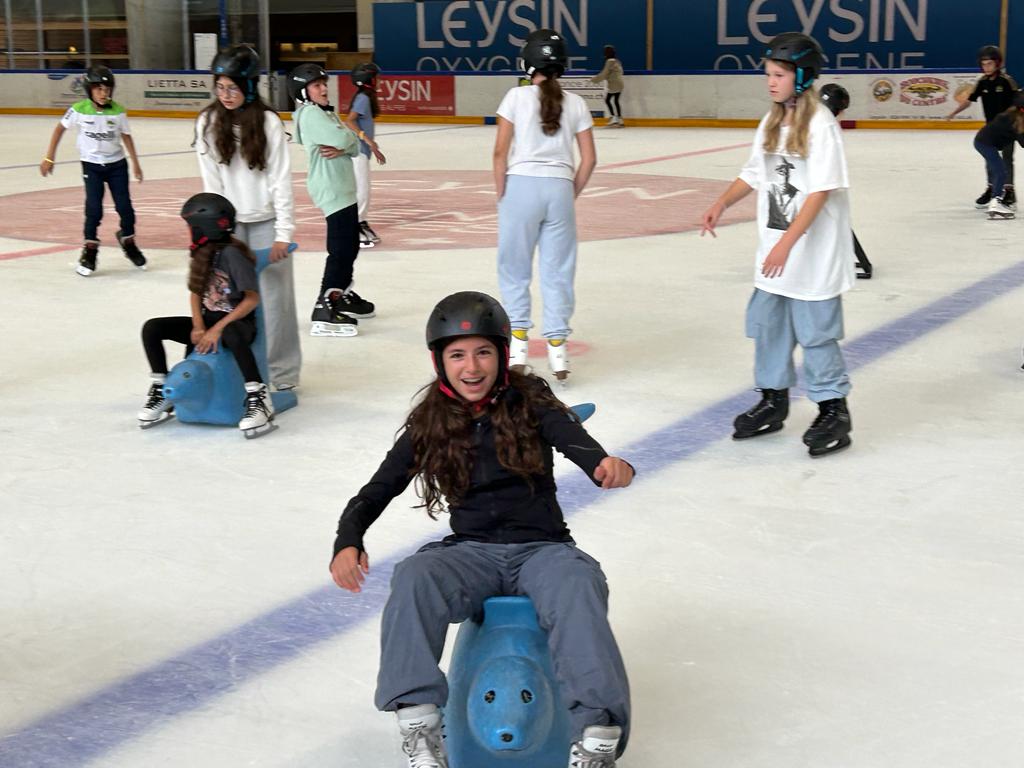Village Camps International Summer Camp Leysin, Switzerland 2026-07-14 https://www.villagecamps.com/journals_admin/images/2612-0577-yellows 3.jpg